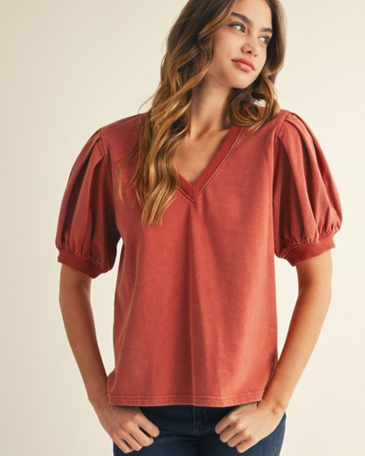 Toffee V-neck and puff sleeves pullover