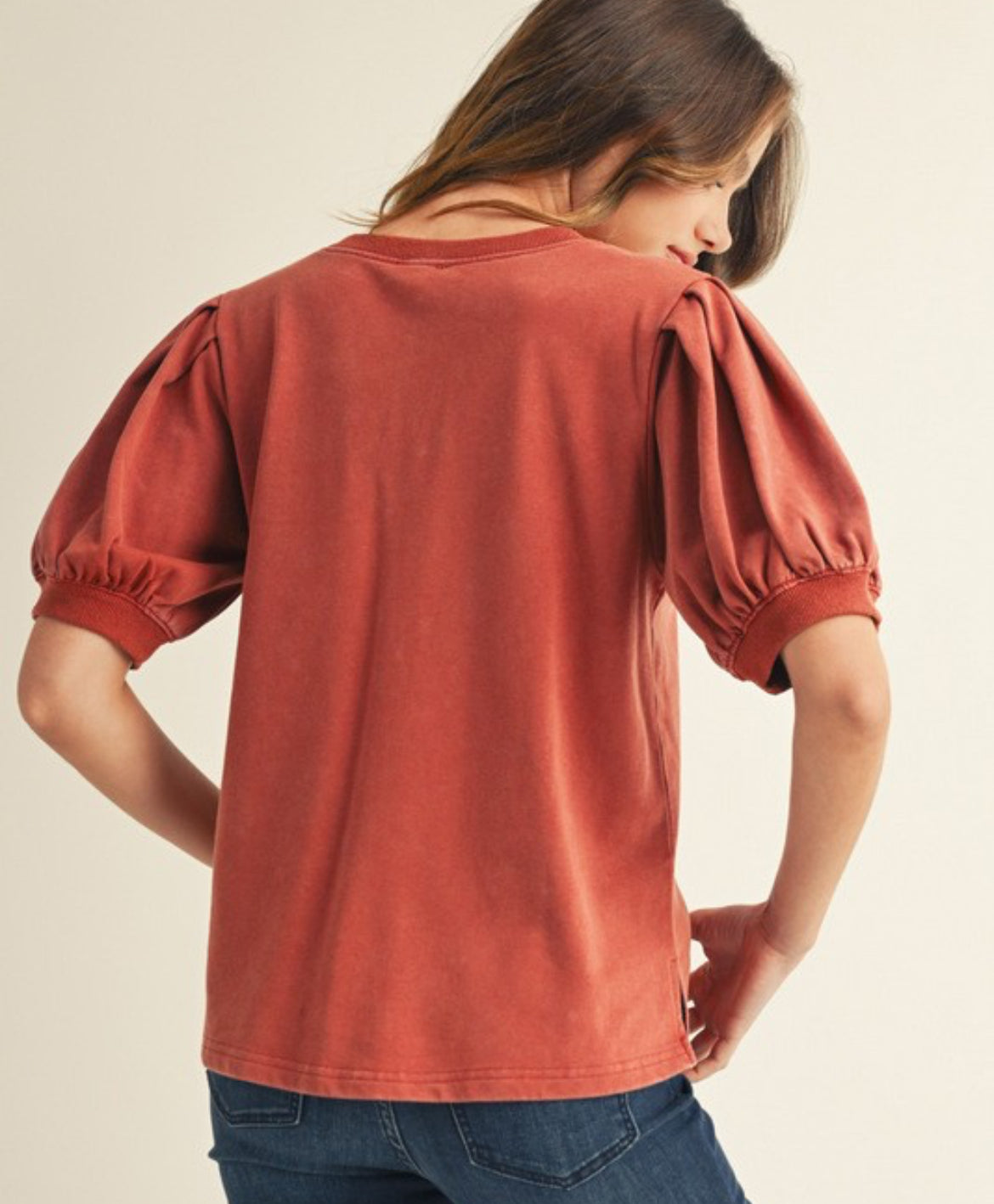 Toffee V-neck and puff sleeves pullover