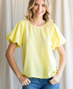 Curvy yellow top w/ puff sleeves