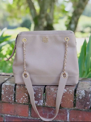 Teegan tote in Tan or pearl